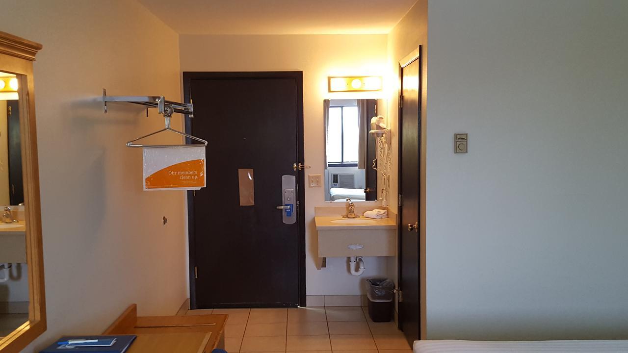 Rodeway Inn Bozeman Bagian luar foto